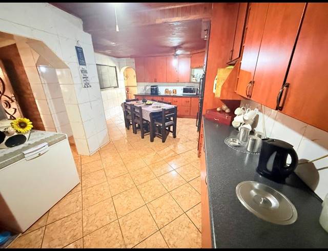 6 BEDROOM HOUSE FOR SALE IN VANDERBIJLPARK CE 2